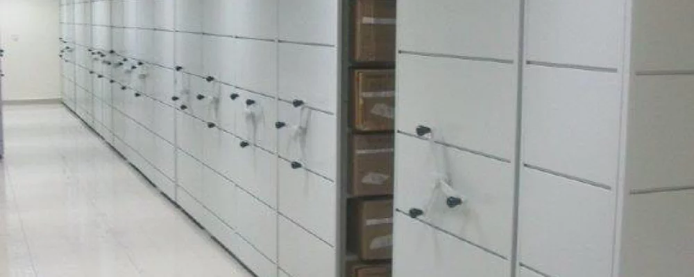 imagen Cabinas fenólicas dentro de oficina
